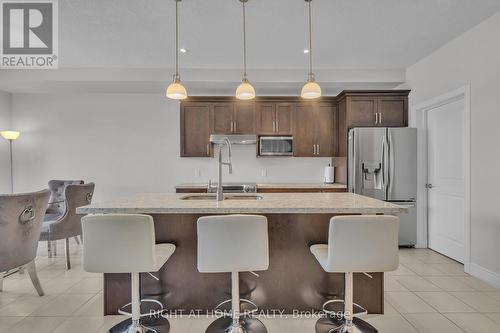 321 Carriage Way, Waterloo, ON - Indoor Photo Showing Kitchen With Stainless Steel Kitchen With Double Sink With Upgraded Kitchen
