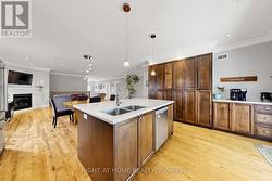 QUARTZ KITCHEN ISLAND, HUGE PANTRY & COFFEE CENTRE - 