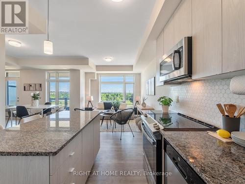 403 - 2550 Castlegate Crossing, Pickering, ON - Indoor Photo Showing Kitchen With Upgraded Kitchen