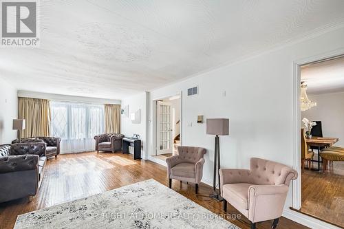 2123 Gordon Drive, Mississauga, ON - Indoor Photo Showing Living Room