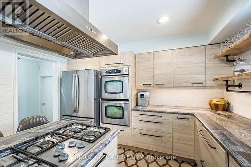 2123 Gordon Drive, Mississauga, ON - Indoor Photo Showing Kitchen