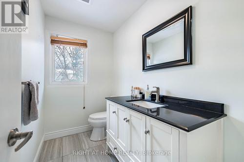 2123 Gordon Drive, Mississauga, ON - Indoor Photo Showing Bathroom