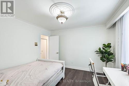 2123 Gordon Drive, Mississauga, ON - Indoor Photo Showing Bedroom