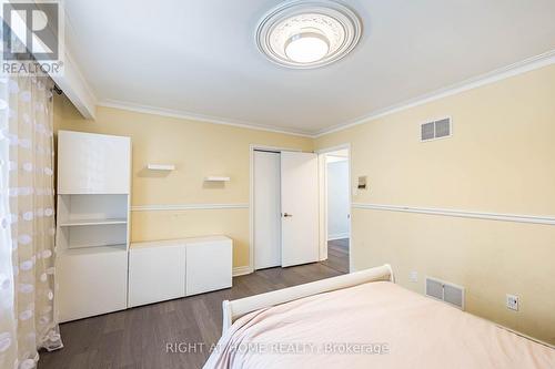 2123 Gordon Drive, Mississauga, ON - Indoor Photo Showing Bedroom