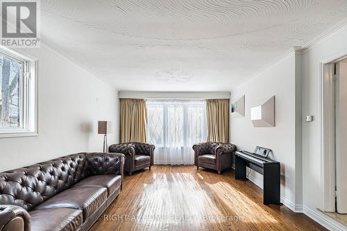 2123 Gordon Drive, Mississauga, ON - Indoor Photo Showing Living Room