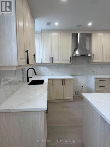 B - 2 Chesney Crescent, Vaughan, ON - Indoor Photo Showing Kitchen