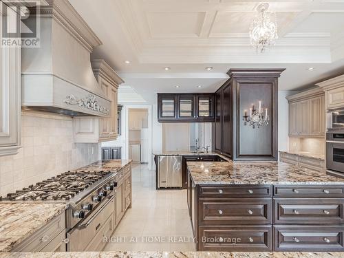 Lph19 - 2095 Lake Shore Boulevard W, Toronto, ON - Indoor Photo Showing Kitchen With Upgraded Kitchen