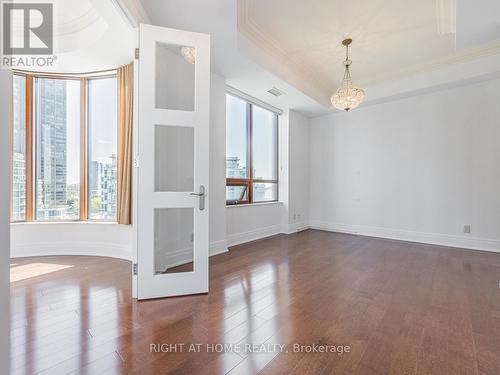Lph19 - 2095 Lake Shore Boulevard W, Toronto, ON - Indoor Photo Showing Other Room