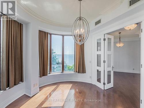 Lph19 - 2095 Lake Shore Boulevard W, Toronto, ON - Indoor Photo Showing Other Room