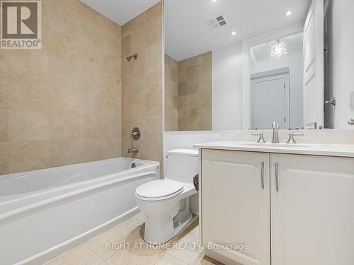 Lph19 - 2095 Lake Shore Boulevard W, Toronto, ON - Indoor Photo Showing Bathroom