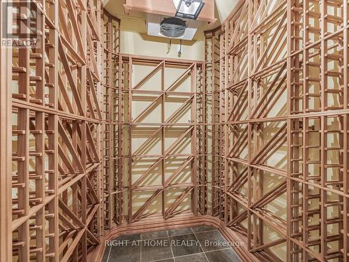 Lph19 - 2095 Lake Shore Boulevard W, Toronto, ON - Indoor