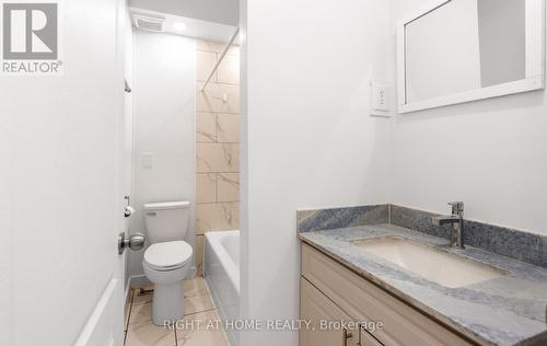 193 Madison Avenue S, Kitchener, ON - Indoor Photo Showing Bathroom