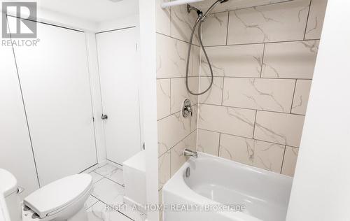 193 Madison Avenue S, Kitchener, ON - Indoor Photo Showing Bathroom