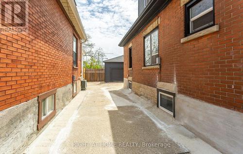 193 Madison Avenue S, Kitchener, ON - Outdoor With Exterior