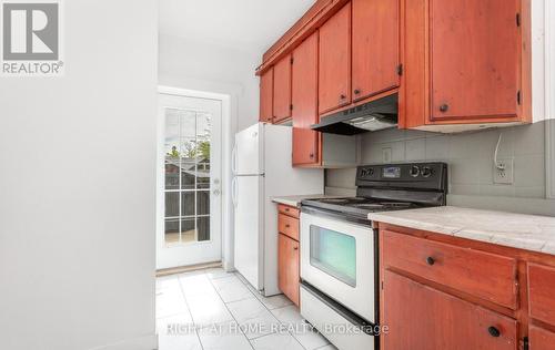 193 Madison Avenue S, Kitchener, ON - Indoor Photo Showing Kitchen