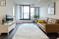319 - 33 FREDERICK TODD WAY W Toronto, ON M4G 0C9