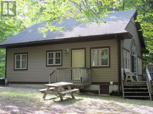 1073 JOSHS BAY ROAD  Muskoka Lakes, ON P0B 1M0