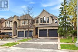 2121 PINEVALLEY CRESCENT  Oakville, ON L6H 6L7