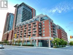 800 LAWRENCE AVENUE W Toronto, ON M6A 1C2