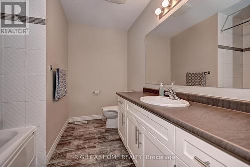 33 Mussen Street, Guelph, ON - Indoor Photo Showing Bathroom