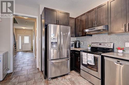 33 Mussen Street, Guelph, ON - Indoor Photo Showing Kitchen With Upgraded Kitchen