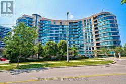 813 - 18 VALLEY WOODS ROAD Toronto, ON M3A 0A1
