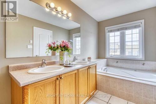 Main Fl - 636 Ormond Drive, Oshawa, ON - Indoor Photo Showing Bathroom