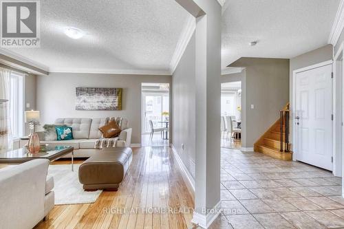 Main Fl - 636 Ormond Drive, Oshawa, ON - Indoor Photo Showing Living Room