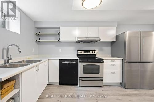 764 Willowbank Trail, Mississauga, ON - Indoor Photo Showing Kitchen With Double Sink