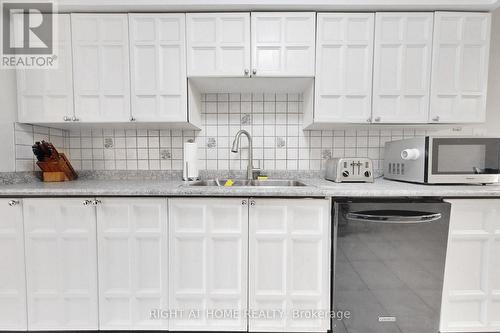 103 Heatherton Way, Vaughan, ON - Indoor Photo Showing Kitchen With Double Sink
