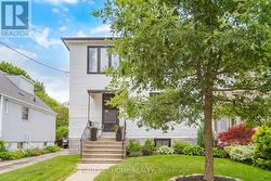18 VANBRUGH AVENUE Toronto, ON M1N 3S9