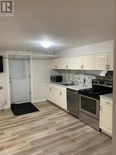701 THE QUEENSWAY AVENUE , Toronto, Ontario M8Y 1L2 2