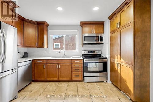 73 Pepler Place, Barrie, ON - Indoor Photo Showing Kitchen