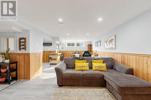 73 Pepler Place, Barrie, ON - Indoor Photo Showing Living Room