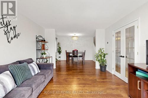 73 Pepler Place, Barrie, ON - Indoor Photo Showing Living Room