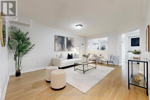 10 Pascoe Drive, Markham, ON - Indoor Photo Showing Living Room