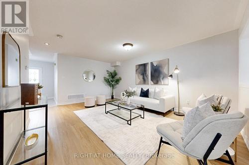 10 Pascoe Drive, Markham, ON - Indoor Photo Showing Living Room