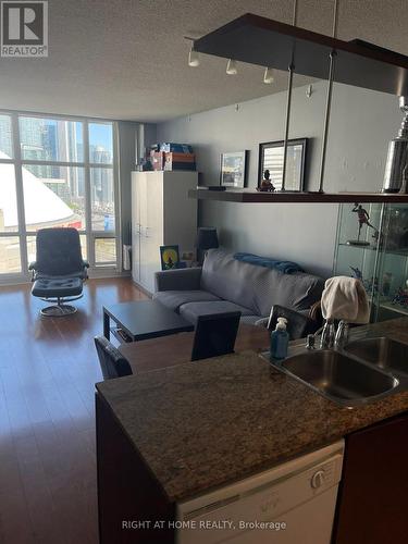 2107 - 10 Navy Wharf Court, Toronto, ON - Indoor Photo Showing Living Room