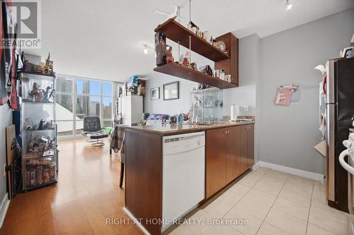 2107 - 10 Navy Wharf Court, Toronto, ON - Indoor