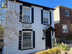 52 BERESFORD AVENUE  Toronto, ON M6S 3A8