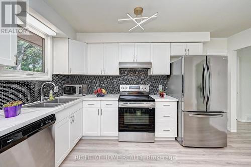 92 Pinemeadow Crescent, Waterloo, ON - Indoor Photo Showing Kitchen With Stainless Steel Kitchen With Double Sink