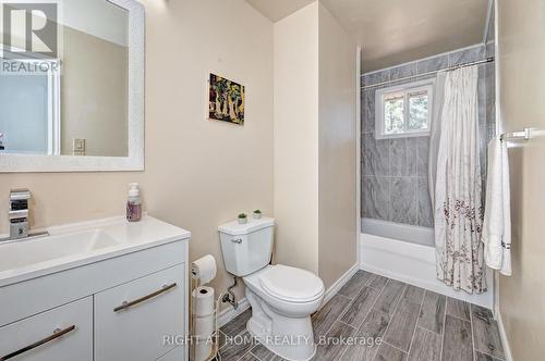 92 Pinemeadow Crescent, Waterloo, ON - Indoor Photo Showing Bathroom