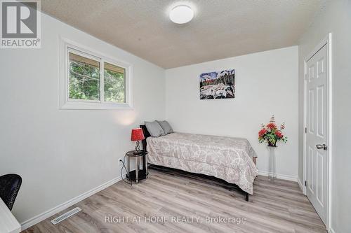92 Pinemeadow Crescent, Waterloo, ON - Indoor Photo Showing Bedroom