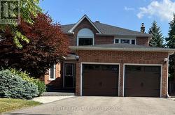 5 STAVE CRESCENT Richmond Hill, ON L4C 9K4