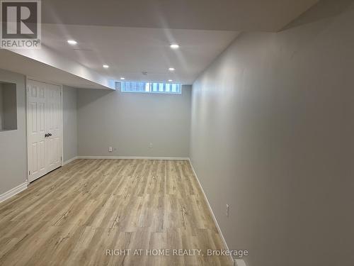 39 Distin Drive, Hamilton, ON - Indoor Photo Showing Other Room