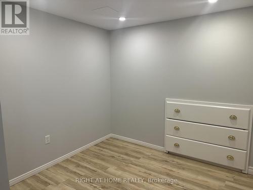 39 Distin Drive, Hamilton, ON - Indoor Photo Showing Other Room
