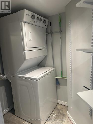 39 Distin Drive, Hamilton, ON - Indoor Photo Showing Laundry Room