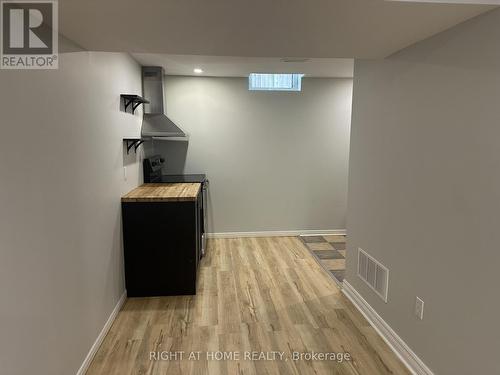 39 Distin Drive, Hamilton, ON - Indoor Photo Showing Other Room