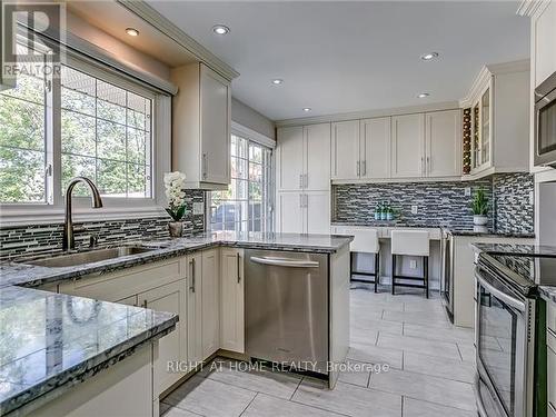 273 Kenwood Avenue, Burlington, ON - Indoor Photo Showing Kitchen With Stainless Steel Kitchen With Upgraded Kitchen