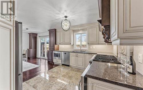 Kitchen with Gas Stove and Granite Countertops - 1665 Asgard Drive, Mississauga, ON - Indoor Photo Showing Kitchen With Upgraded Kitchen